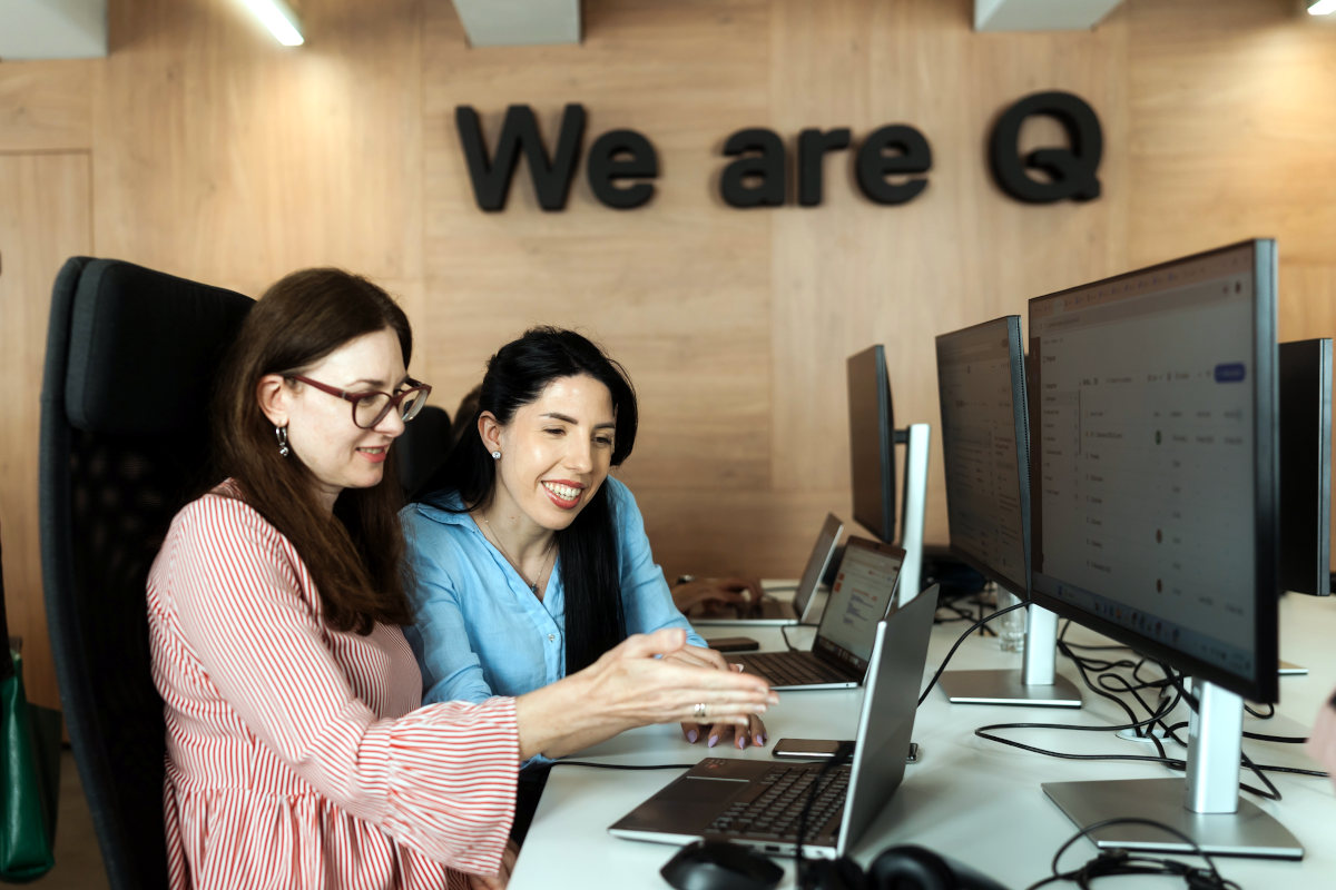 Outsourced IT consulting - business analysts working