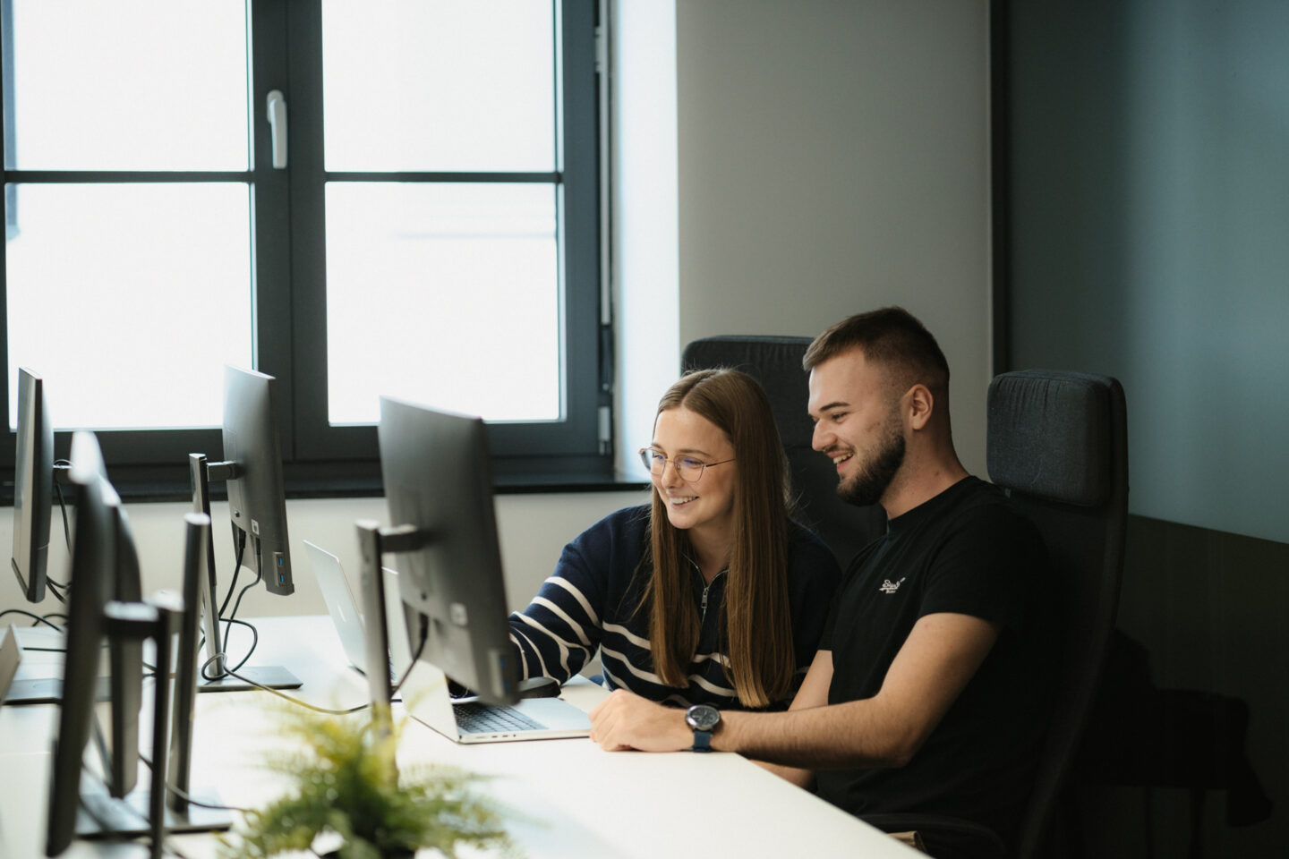 Image showing colleagues during mobile app development project management process
