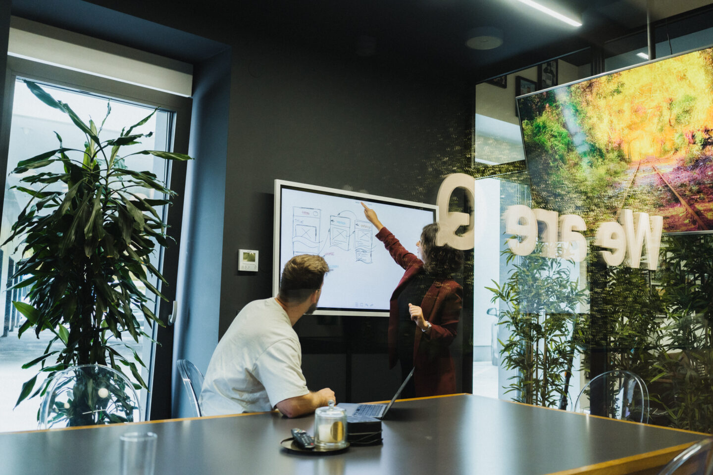 Q's team performing user experience research methods analysis